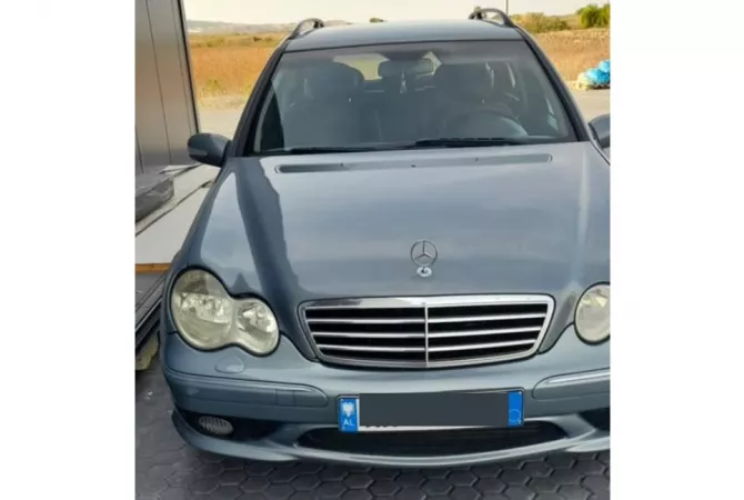 Makina ne shitje ne Tirane - 3,400 Euro
