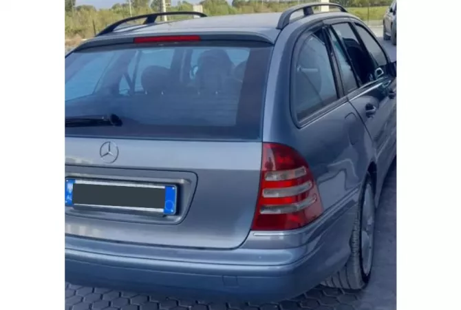 Makina ne shitje ne Tirane - 3,400 Euro