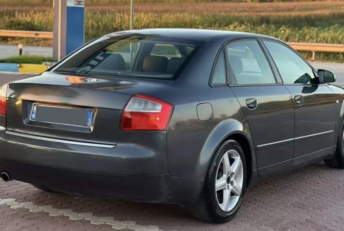 Makina ne shitje ne Tirane - 2,800 Euro