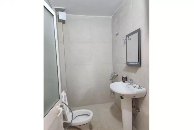 Shtepi me qera Apartament ne Tirane, 1+1, Mobilimi Bosh, pa mobiluar, Pagesa 50,000  Leke.