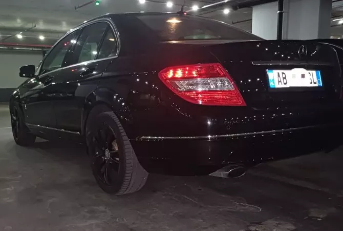 Makina ne shitje ne Tirane - 6,800 Euro