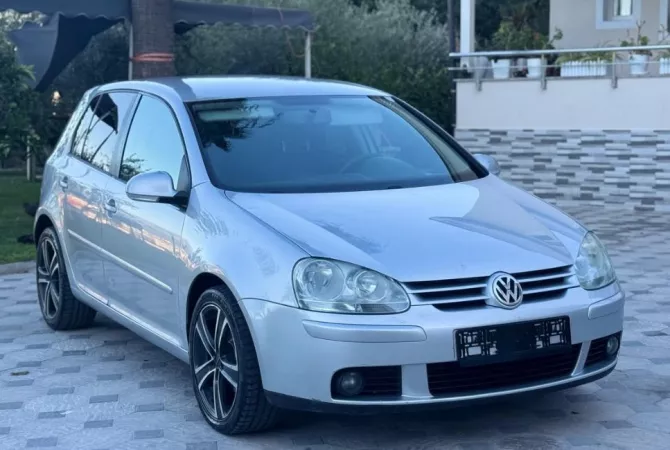 Makina ne shitje ne Tirane - 3,900 Euro