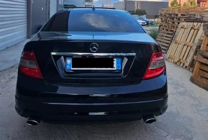 Makina ne shitje ne Tirane - 5,800 Euro