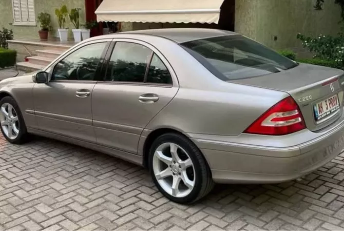 Makina ne shitje ne Elbasan - 4,500 Euro