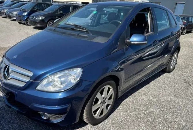 Makina ne shitje ne Elbasan - 5,300 Euro