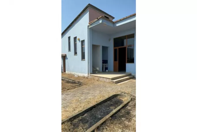 Ambient biznesi ne shitje 2+1 ne Durres - 125,000 Euro