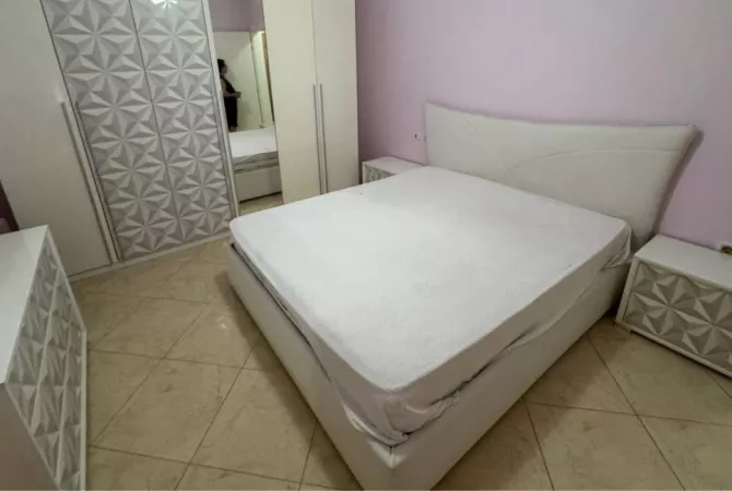 Shtepi me qera 2+1 ne Tirane - 400 Euro