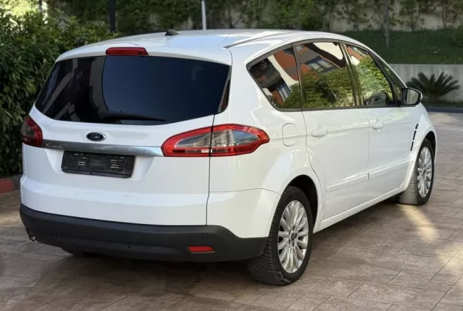 Makina ne shitje ne Tirane - 7,800 Euro