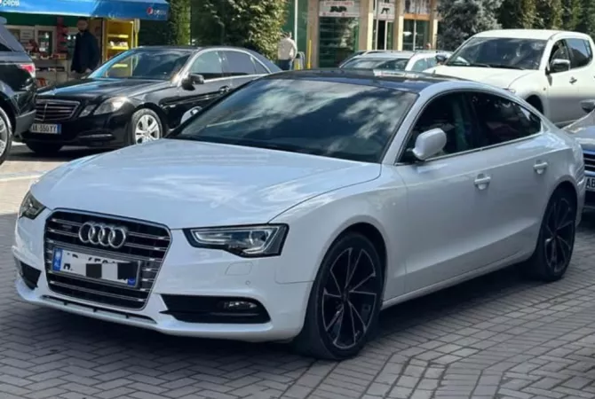 Makina ne shitje ne Tirane - 12,500 Euro