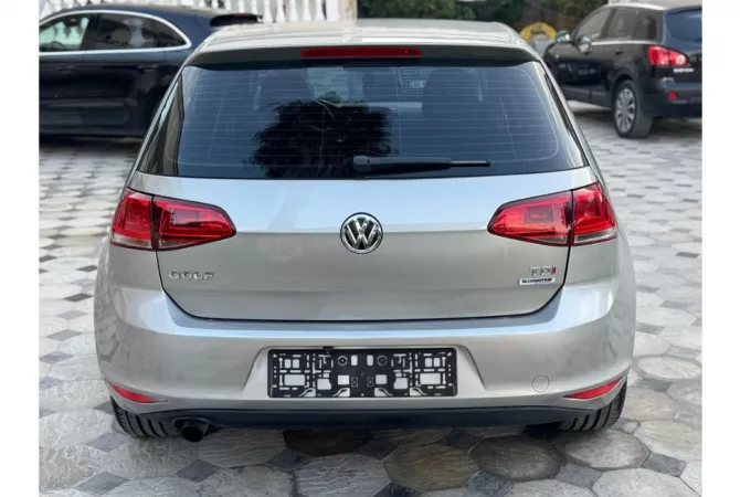 Makina ne shitje ne Tirane - 8,600 Euro