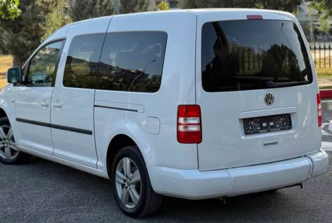 Makina ne shitje ne Tirane - 6,700 Euro