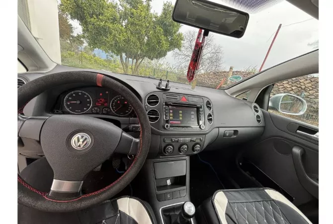 Makina ne shitje ne Tirane - 3,500 Euro
