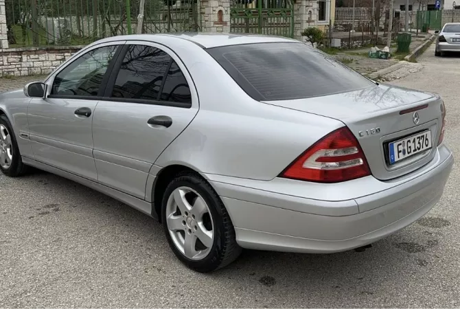 Makina ne shitje ne Tirane - 3,500 Euro