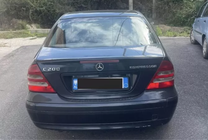 Makina ne shitje ne Tirane - 3,000 Euro