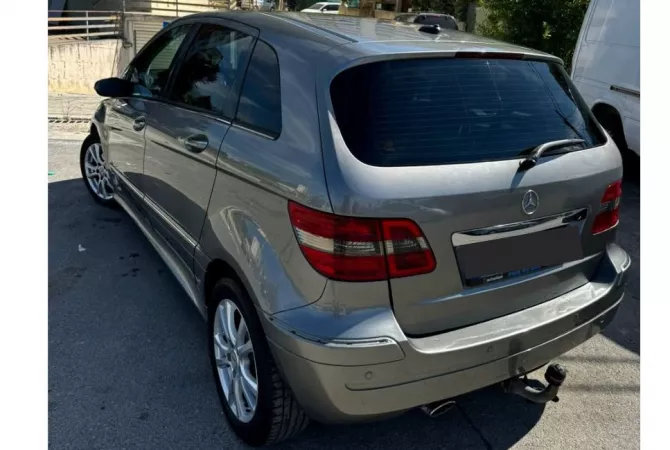 Makina ne shitje ne Tirane - 3,400 Euro