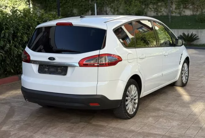 Makina ne shitje ne Tirane - 7,800 Euro