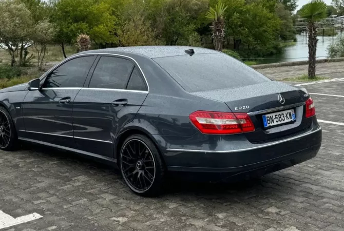 Makina ne shitje ne Tirane - 9,500 Euro