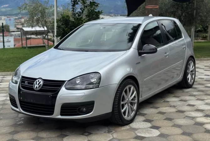 Makina ne shitje ne Tirane - 4,900 Euro