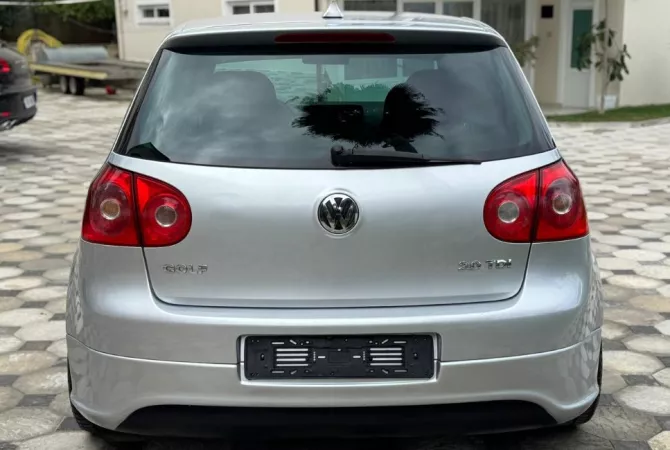 Makina ne shitje ne Tirane - 4,900 Euro