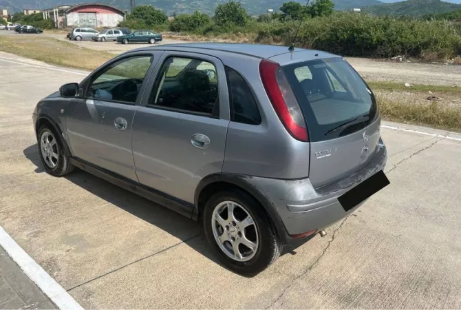 Makina ne shitje ne Tirane - 2,000 Euro