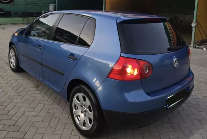Makina ne shitje ne Tirane - 3,500 Euro