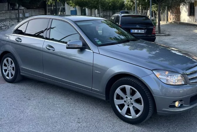 Makina ne shitje ne Tirane - 6,500 Euro