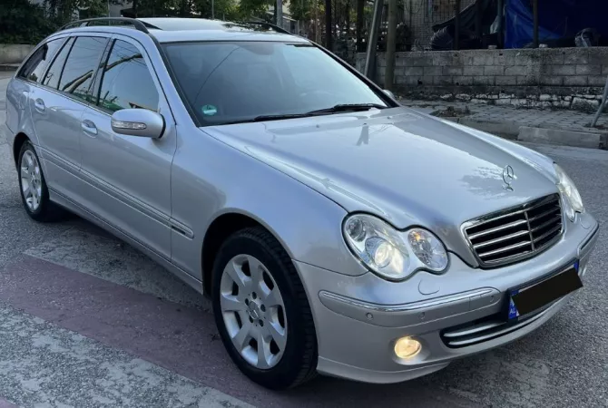 Makina ne shitje ne Tirane - 4,350 Euro