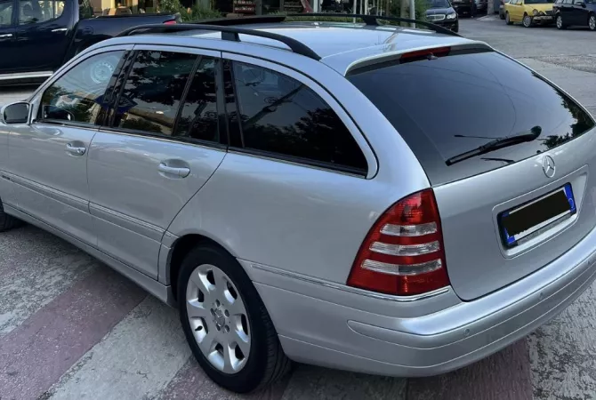 Makina ne shitje ne Tirane - 4,350 Euro