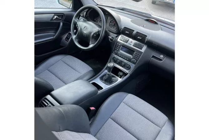 Makina ne shitje ne Tirane - 4,350 Euro
