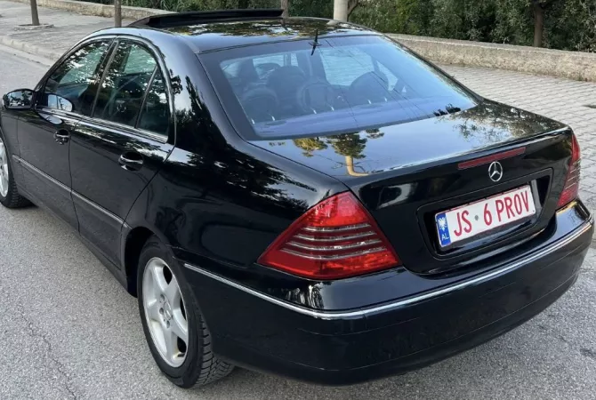 Makina ne shitje ne Tirane - 3,900 Euro