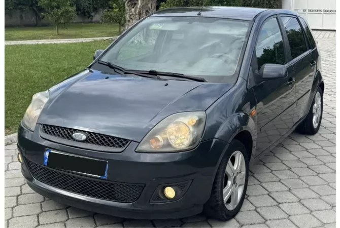 Makina ne shitje ne Tirane - 2,700 Euro