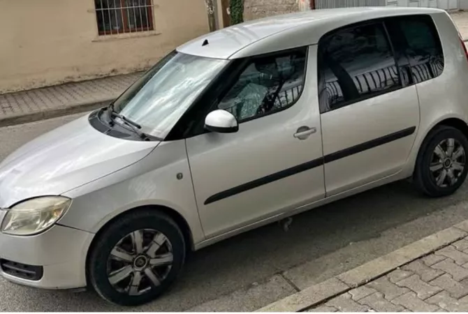 Makina ne shitje ne Tirane - 2,900 Euro