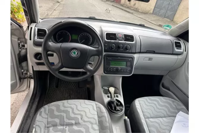 Makina ne shitje ne Tirane - 2,900 Euro