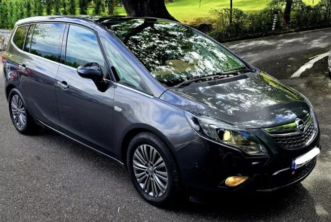 Makina ne shitje ne Tirane - 9,800 Euro