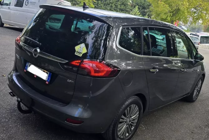 Makina ne shitje ne Tirane - 9,800 Euro
