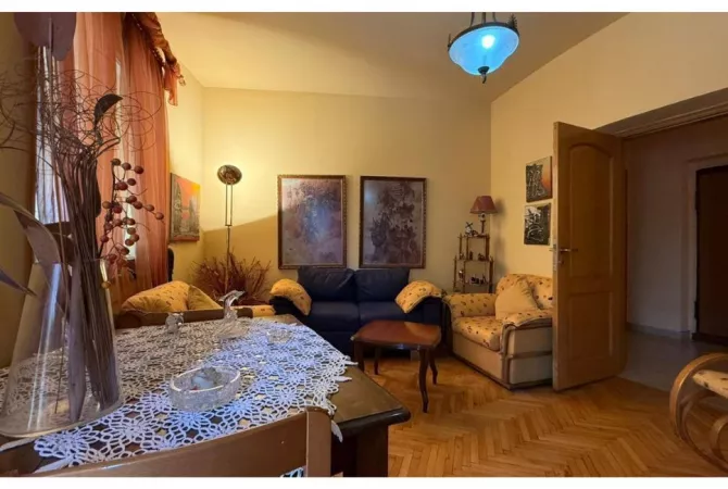 Shtepi me qera 2+1 ne Tirane - 800 Euro