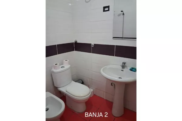 Shtepi me qera Shtepi Private ne Tirane, 3+1, Mobilimi E mobiluar, Pagesa 45,000  Leke.