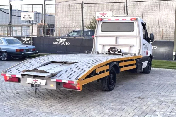 Makina ne shitje ne Tirane - 15,500 Euro