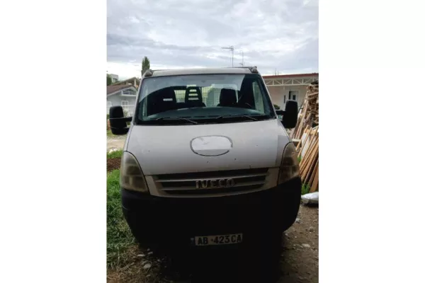 Makina ne shitje ne Tirane - 13,000 Euro