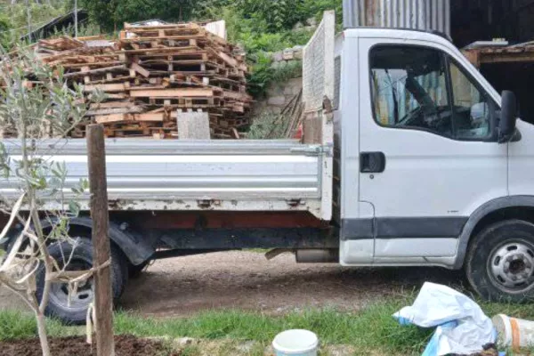 Makina ne shitje ne Tirane - 13,000 Euro