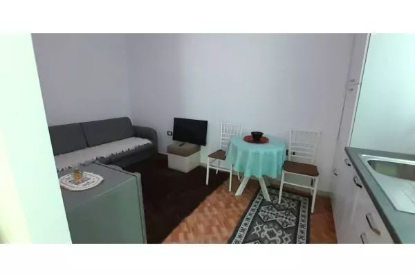 Shtepi me qera 1+1 ne Tirane - 30,000 Leke
