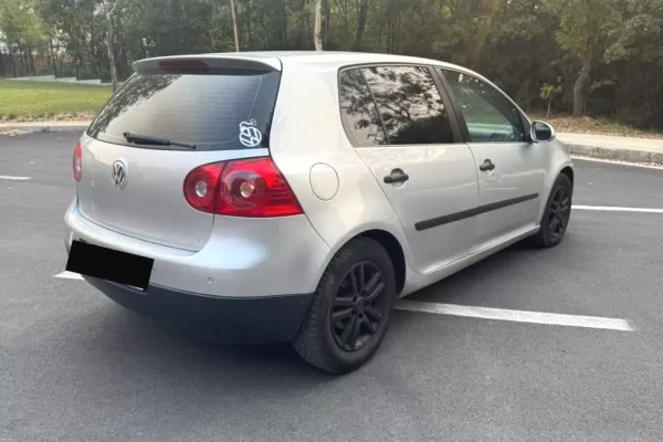 Makina ne shitje ne Tirane - 3,300 Euro