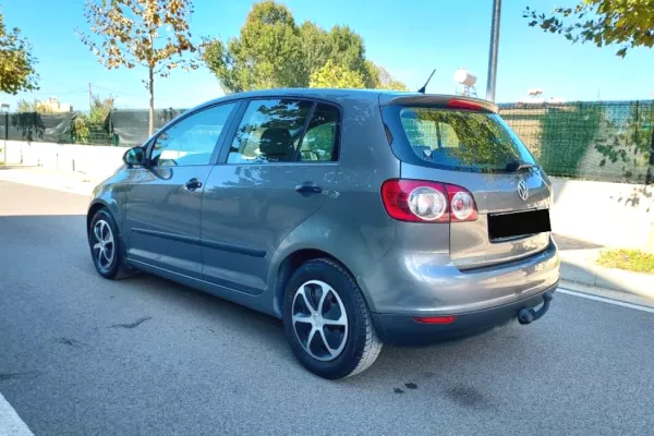 Makina ne shitje ne Tirane - 4,500 Euro