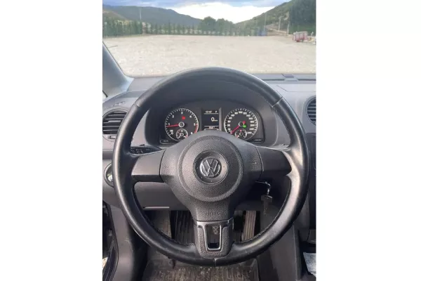 Makina ne shitje ne Tirane - 7,500 Euro