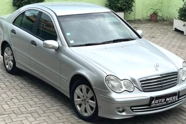 Makina ne shitje ne Elbasan - 4,400 Euro