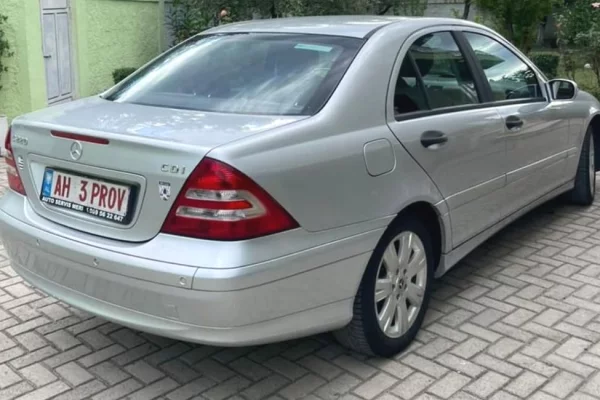 Makina ne shitje ne Elbasan - 4,400 Euro