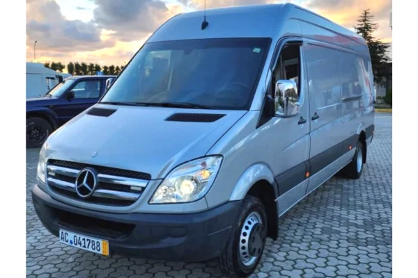 Makina ne shitje ne Tirane - 13,500 Euro