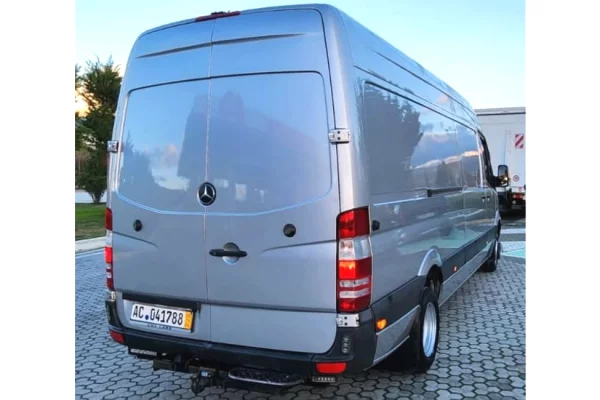 Makina ne shitje ne Tirane - 13,500 Euro