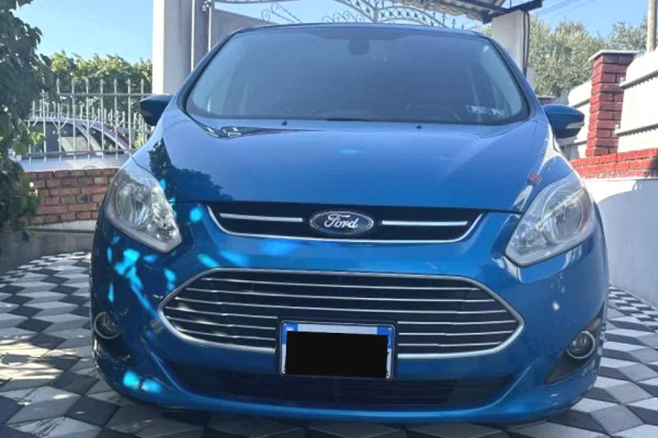 Makina ne shitje ne Tirane - 8,000 Euro