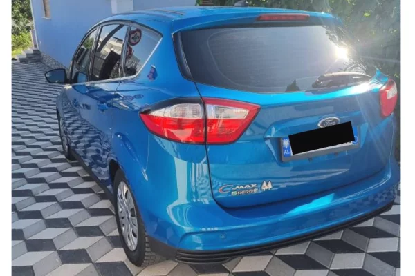 Makina ne shitje ne Tirane - 8,000 Euro